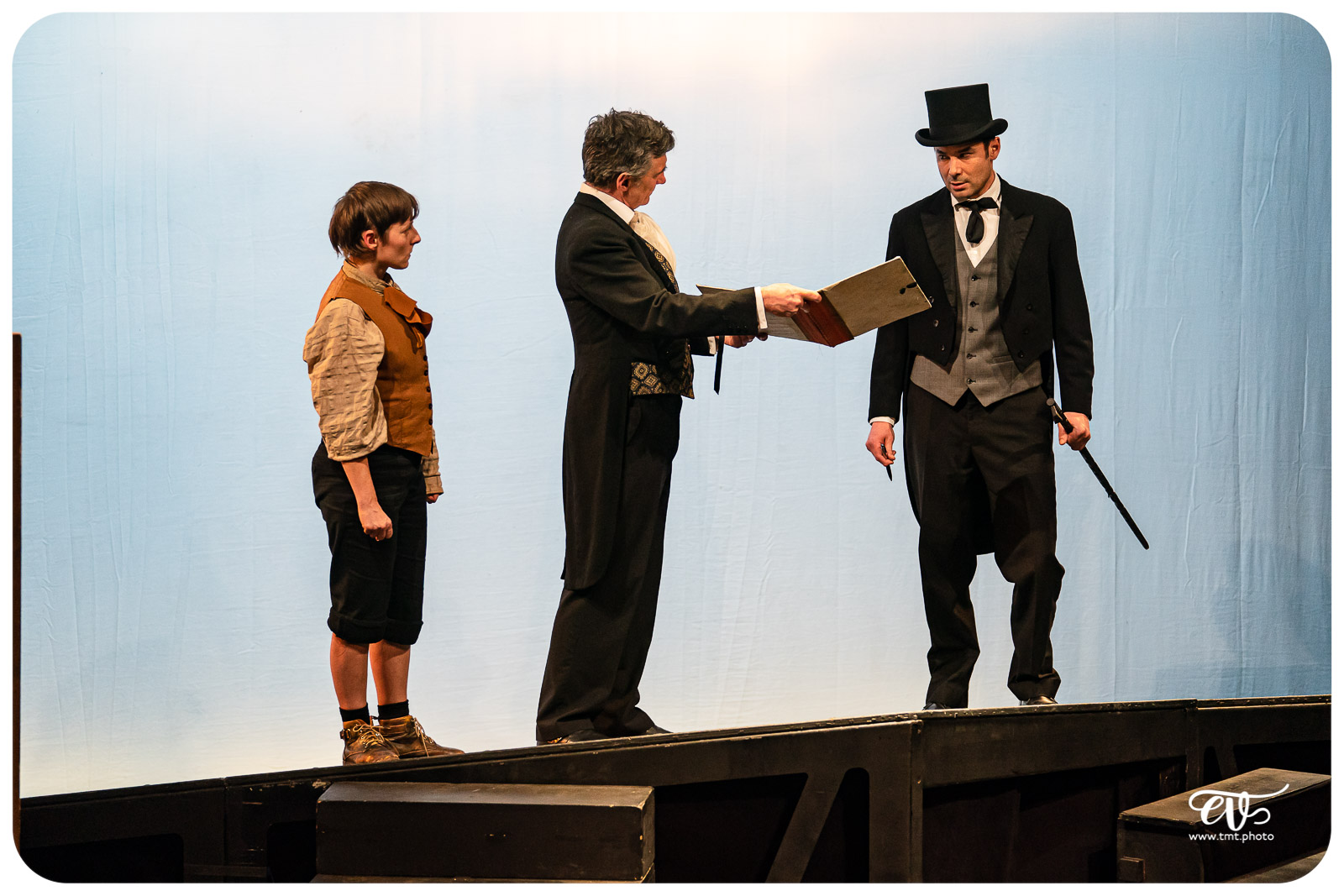 OLIVER TWIST (CIE LA MESNIE H.)